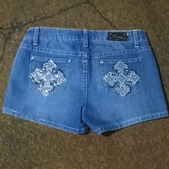 Foeyal Shorts - Picture 1 of 5
